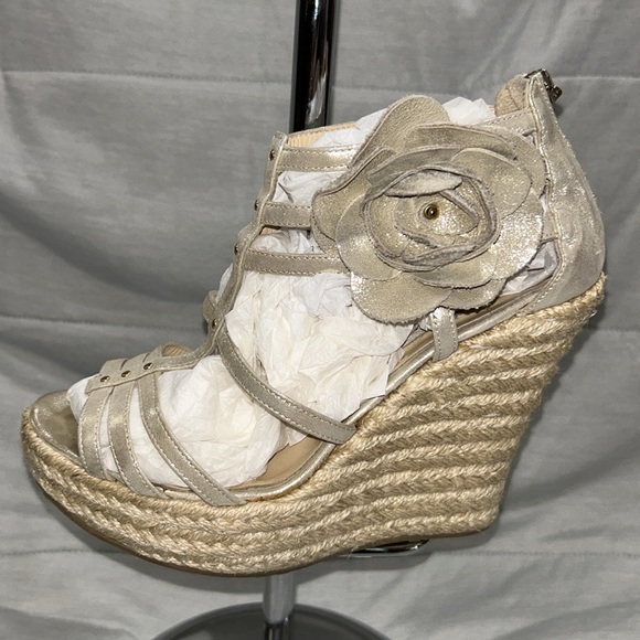 Jimmy Choo Shoes - JIMMY CHOO 38 golden espadrilles rose accent sandals jute covered wedge RARE